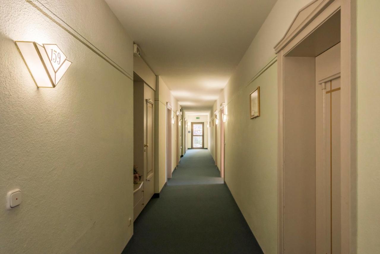 Hotel Am Schlosspark Ismaning Exterior photo